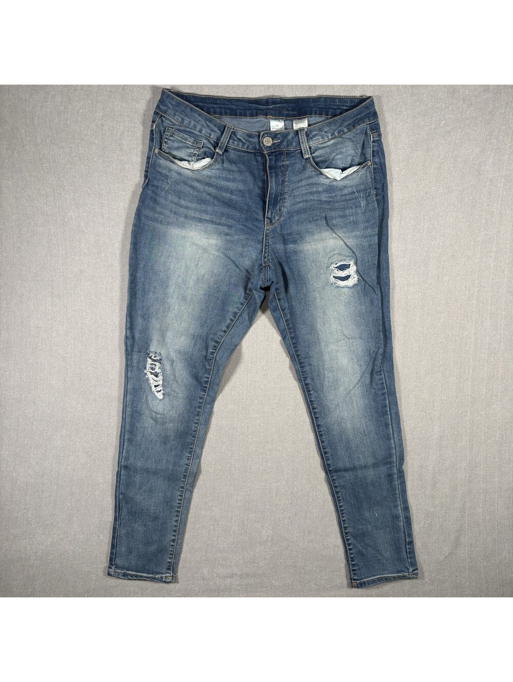 Time And Tru Women’s Size 16 Distressed Mid Rise Jeans Stretch Medium Wash